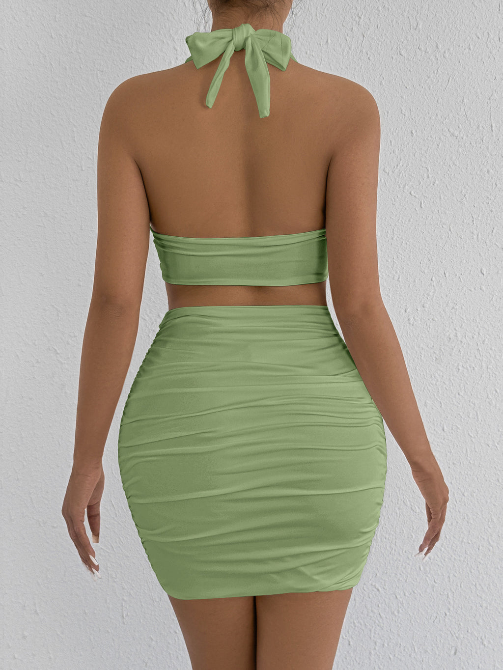 ABITO-GONNA ADERENTE CON SCOLLO A V